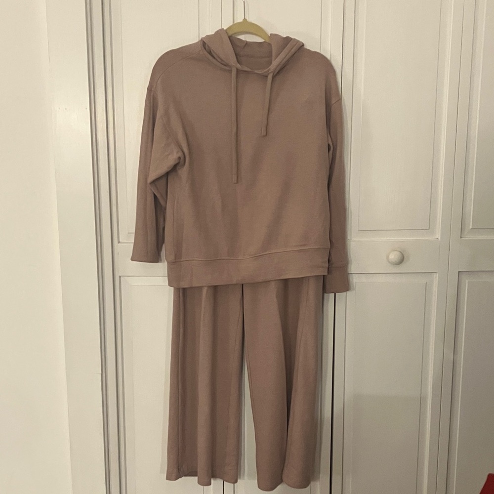 Balance Collection Women's Melva Wide Leg Lounge Set, almost new